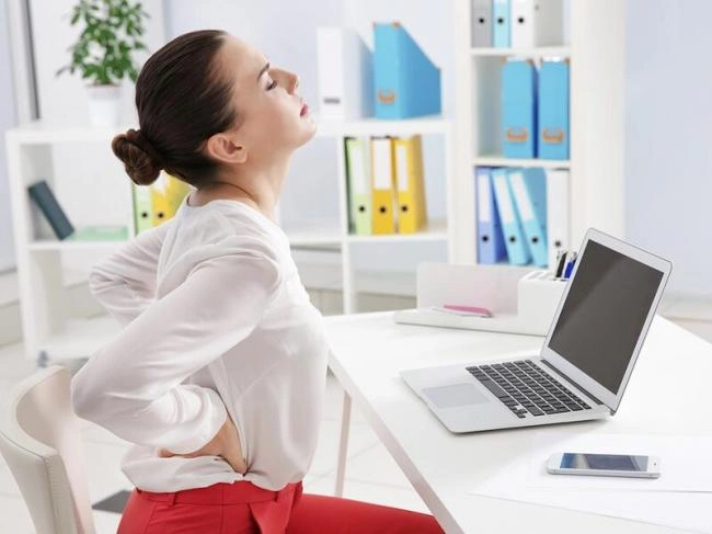 Trình trạng đau cột sống dân văn phòng hiện nay và cách cải thiện